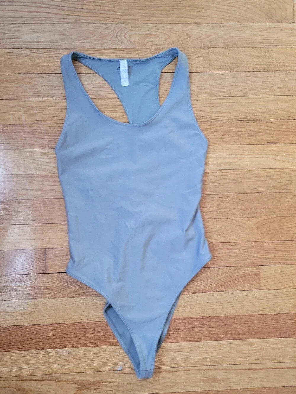 ALO YOGA AIRLIFT BARRE BODYSUIT IN STERLING